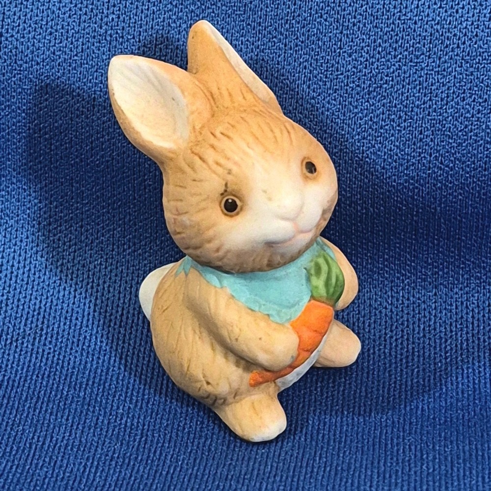 Vintage Avon Porcelain Miniature Easter Bunny Rabbit Holding a Carrot Trinket